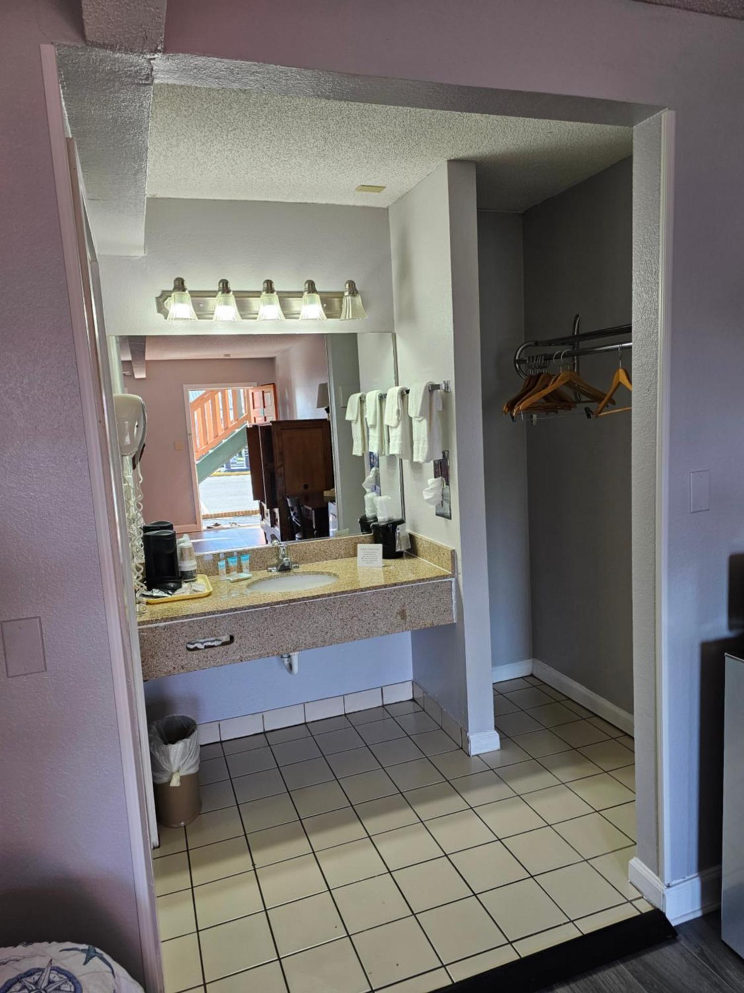 צ'ינקוטיג Atlantic Shores Inn And Suites מראה חיצוני תמונה